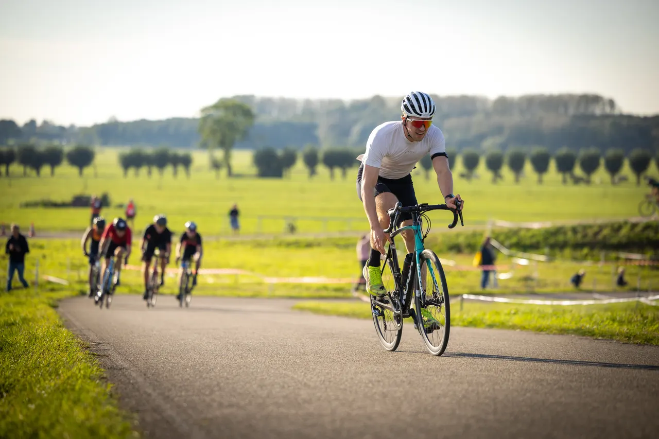 Maarten cycling during the Utrecht Duathlon.